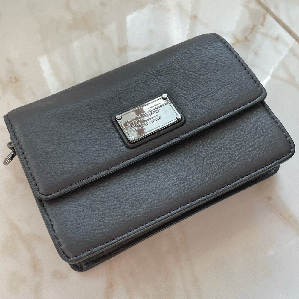 Like New Marc by Marc Jacobs Grey Crossbody Purse